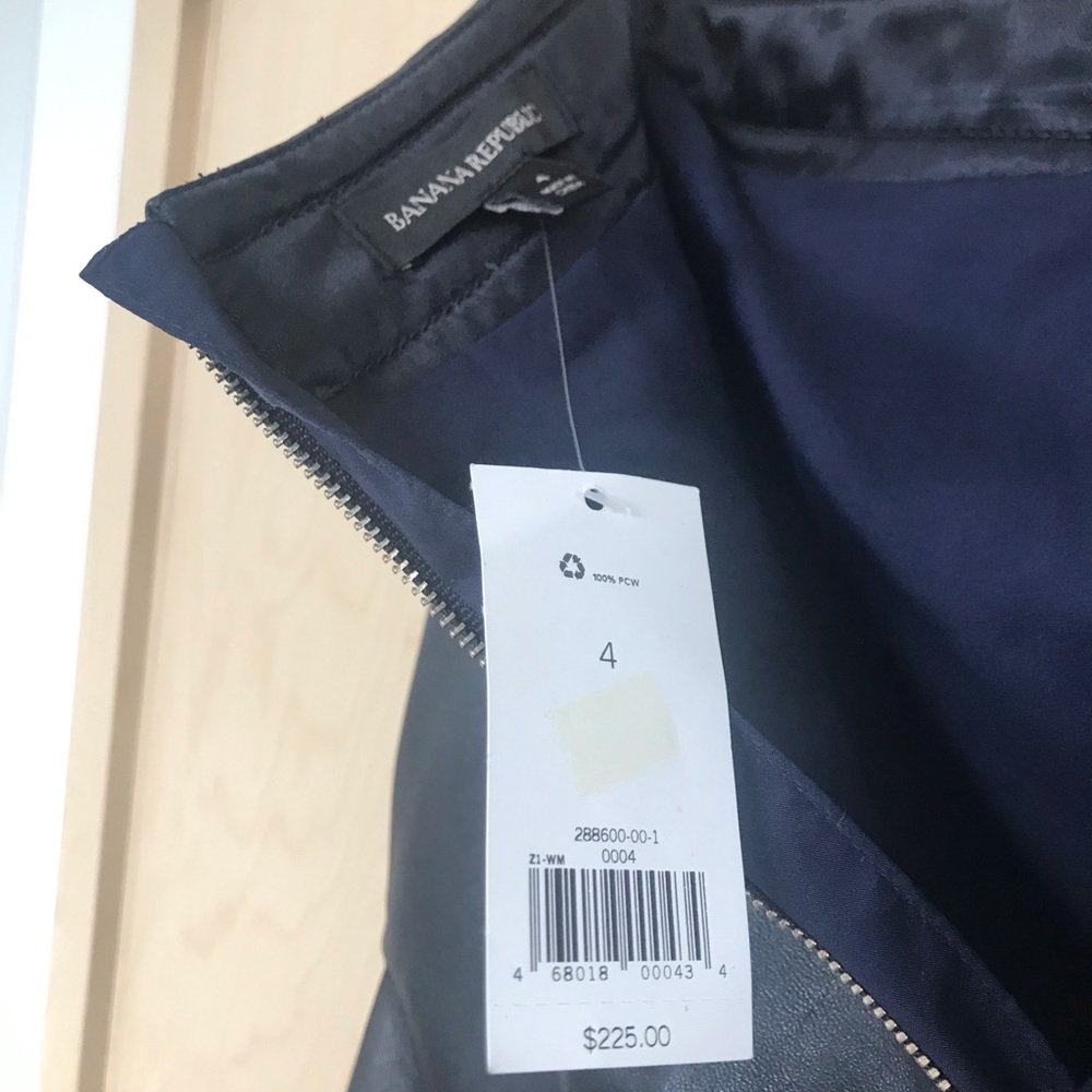 NWT Banana Republic leather mini skirt, navy blue - Picture 5 of 7